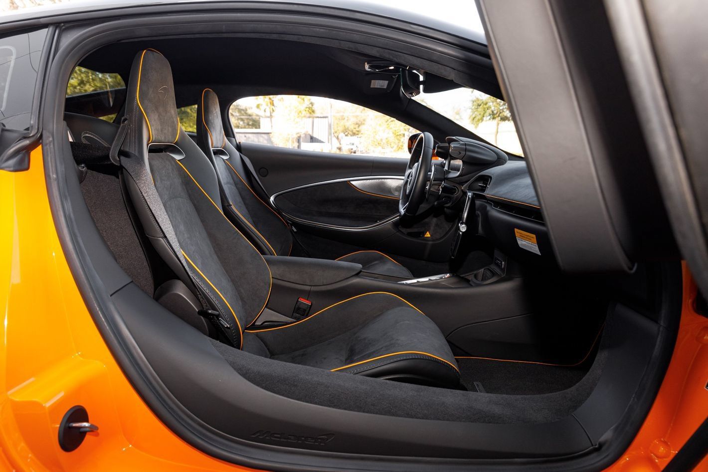 Used 2025 McLaren Artura RWD image 53