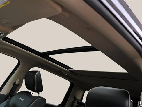 Used 2021 RAM 1500 Laramie image 11