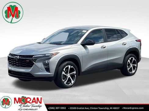 Used 2024 Chevrolet Trax RS w/ Driver Confidence Package FWD image 1