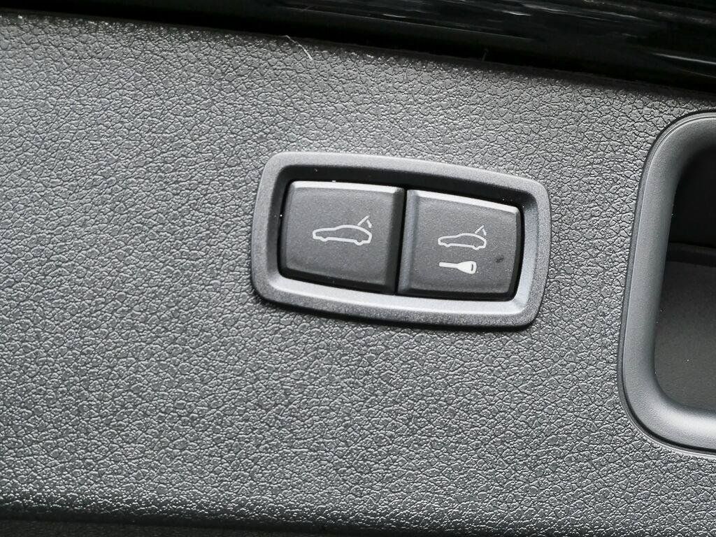 Certified 2026 Porsche Macan AWD/4WD image 31