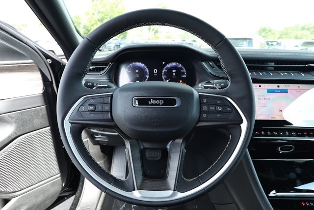 New 2027 Jeep Grand Cherokee Limited RWD image 11