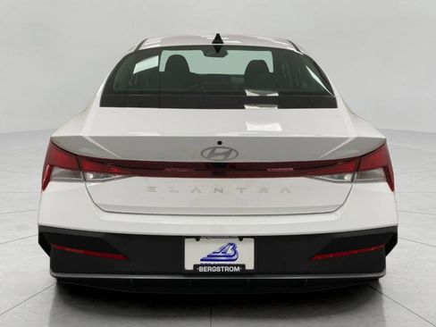 New 2026 Hyundai Elantra SE image 4