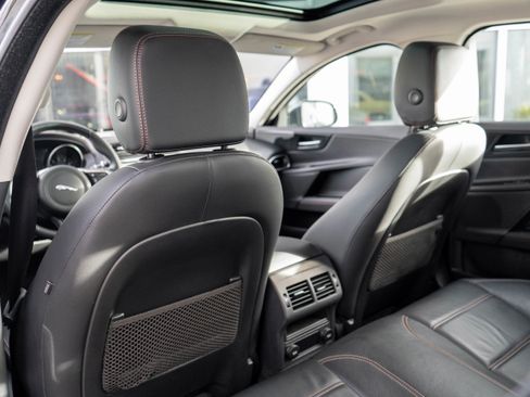 Used 2018 Jaguar XE Prestige image 24