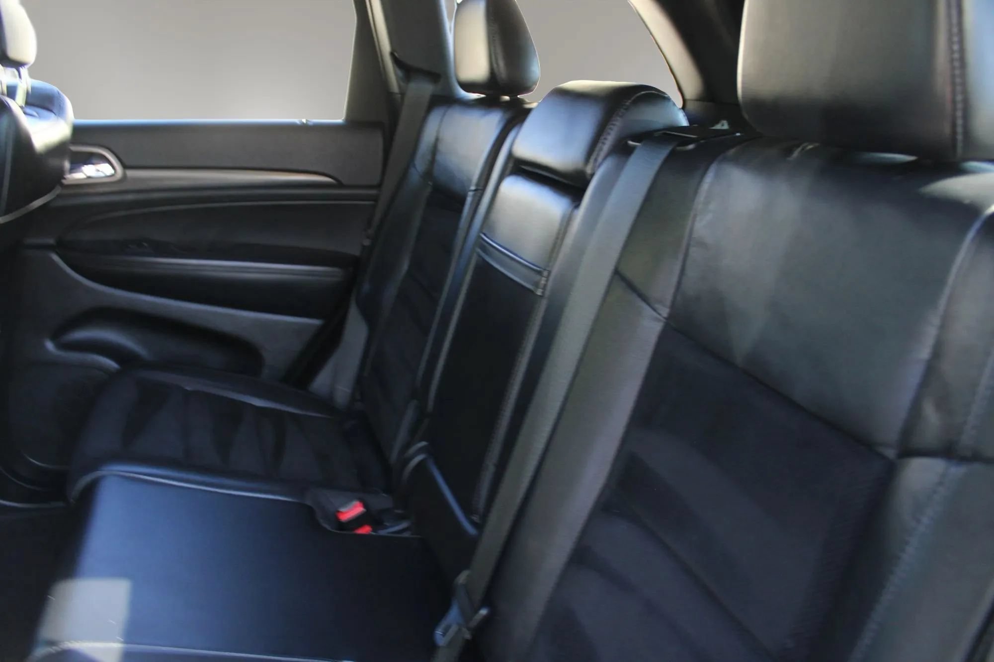 Used 2015 Jeep Grand Cherokee Laredo AWD/4WD image 19