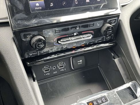 New 2025 Jeep Grand Cherokee Laredo w/ Luxury Tech Group I image 38