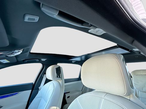 Certified 2025 BMW 760i xDrive image 23