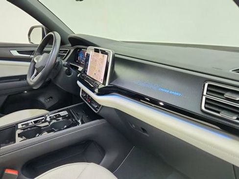 Used 2025 Volkswagen Atlas Cross Sport SEL Premium R-Line AWD/4WD image 20