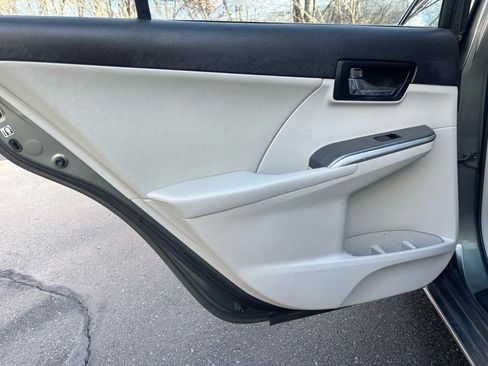 Used 2012 Toyota Camry XLE w/ Leather Pkg image 16