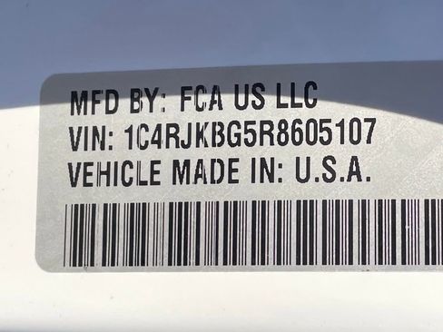 Used 2024 Jeep Grand Cherokee L Limited w/ Luxury Tech Group II image 32