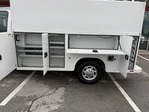 Used 2017 Ford E-350 and Econoline 350 Super Duty RWD image 14