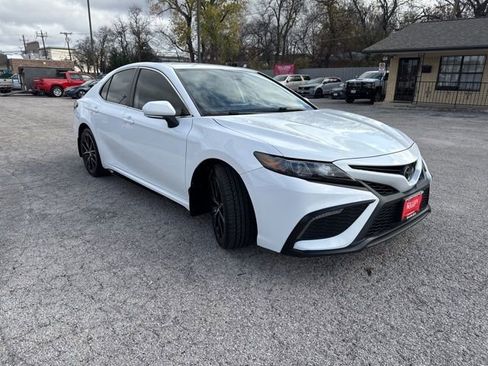 Used 2022 Toyota Camry SE image 8