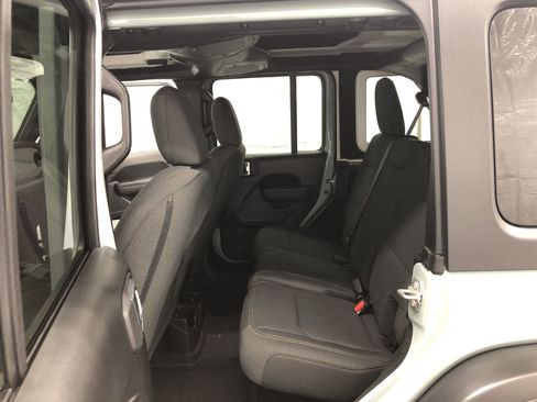 Used 2024 Jeep Wrangler Willys image 8