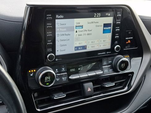 Used 2022 Toyota Highlander XLE image 19