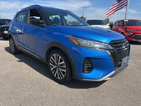 Used 2022 Nissan Kicks SR image 3