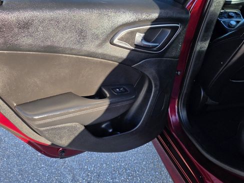 Used 2015 Chrysler 200 C image 9