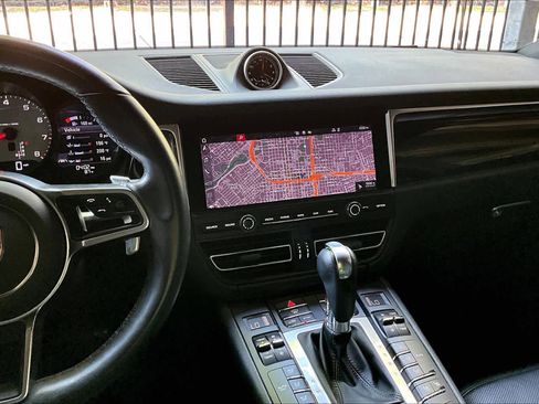 Used 2021 Porsche Macan S AWD/4WD image 6