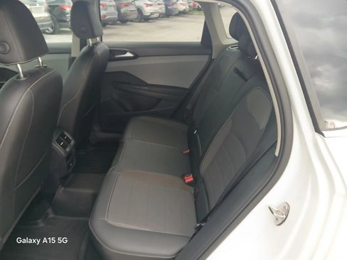 Used 2022 Volkswagen Taos SE AWD/4WD image 12