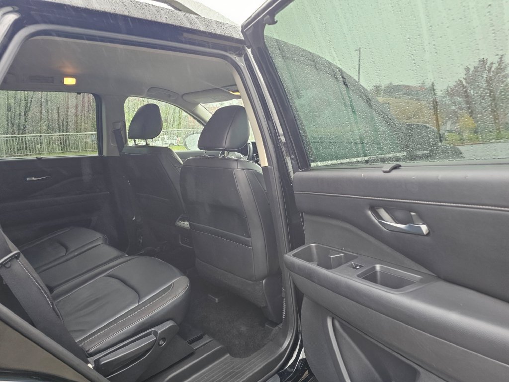 Used 2022 Nissan Pathfinder SL AWD/4WD image 15