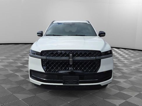New 2026 Lincoln Navigator Reserve AWD/4WD image 2