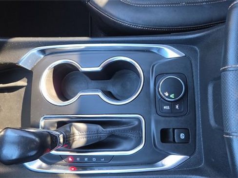 Used 2021 Chevrolet Traverse Premier image 31