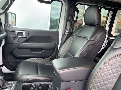 Used 2021 Jeep Wrangler Unlimited Sahara AWD/4WD image 12
