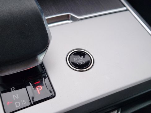 New 2026 Land Rover Range Rover Long Wheelbase SE image 19