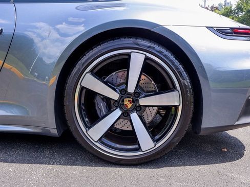 Used 2025 Porsche 911 Carrera RWD image 27