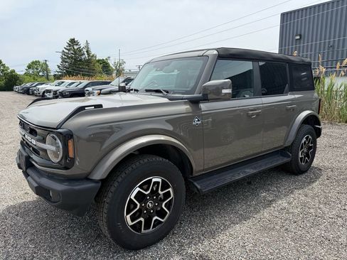 Used 2025 Ford Bronco Outer Banks AWD/4WD image 1