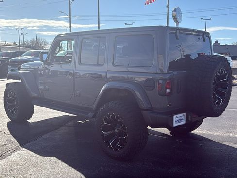 Used 2022 Jeep Wrangler Unlimited Sahara image 7