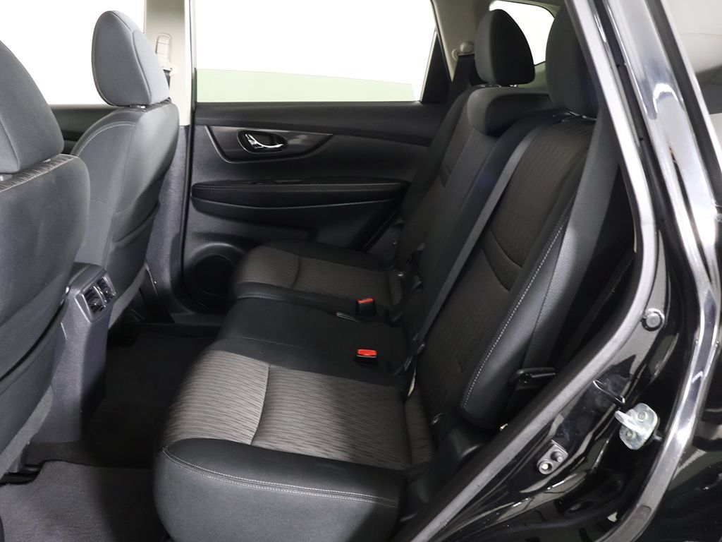 Used 2017 Nissan Rogue SV AWD/4WD image 34