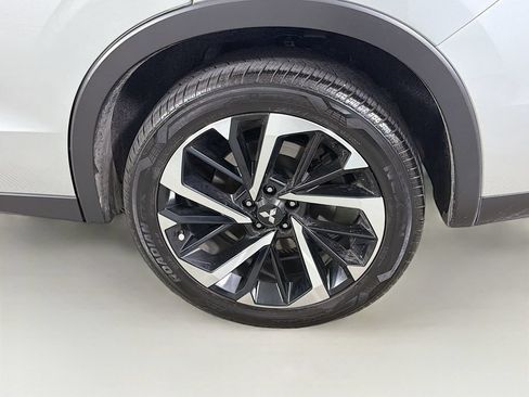 Used 2023 Mitsubishi Outlander SE FWD image 33