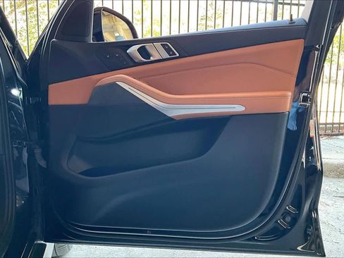 Used 2022 BMW X5 sDrive40i w/ M Sport Package image 22