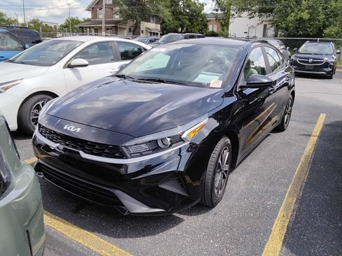 Used 2023 Kia Forte LXS FWD image 2