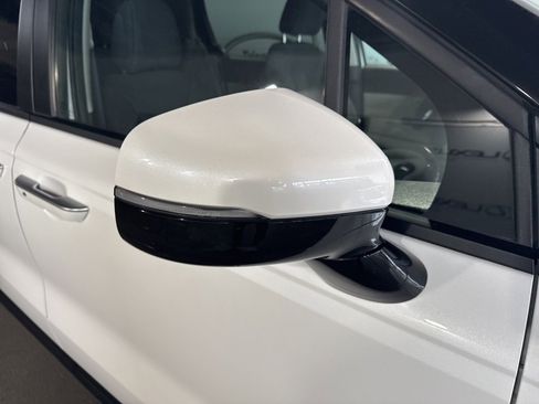 Used 2022 Kia Carnival LX image 9