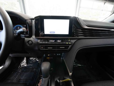 Used 2026 Toyota Camry LE FWD image 17