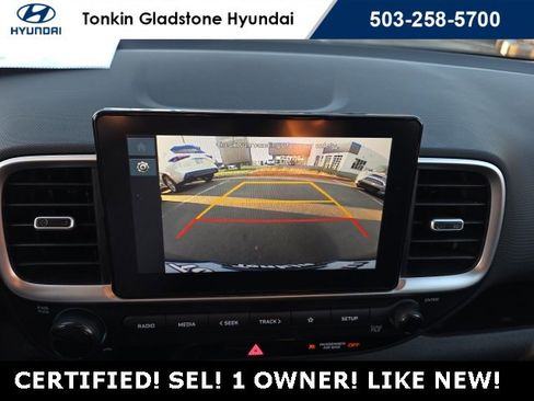 Certified 2025 Hyundai Venue SEL image 17