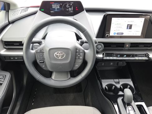 Certified 2025 Toyota Prius LE FWD image 14