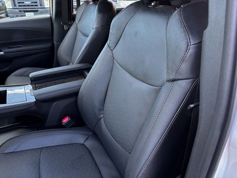 Used 2025 Toyota Sienna Limited image 20