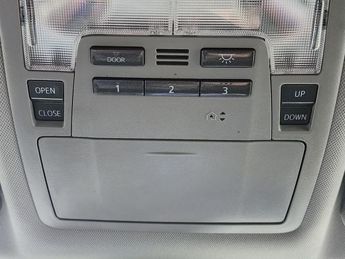 Used 2018 Toyota Highlander Limited image 21