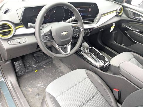 New 2026 Chevrolet Trax LT w/ Driver Confidence Package FWD image 3