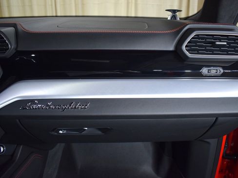 Used 2019 Lamborghini Urus AWD/4WD image 24
