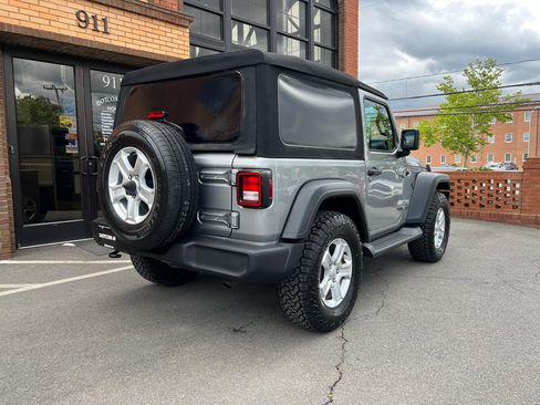 Used 2018 Jeep Wrangler Sport AWD/4WD image 12