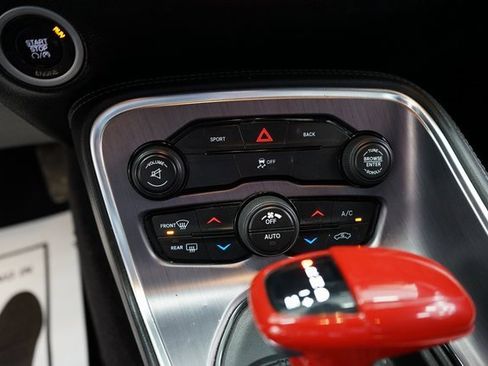 Used 2016 Dodge Challenger SXT image 27
