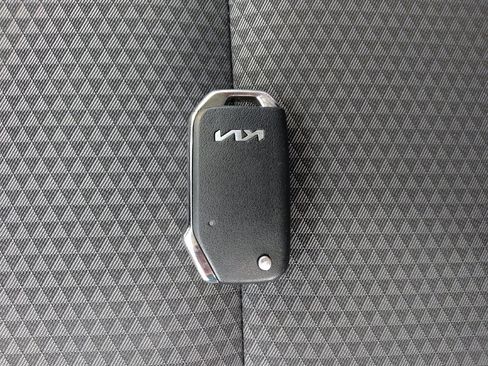 Used 2025 Kia Soul LX FWD image 32