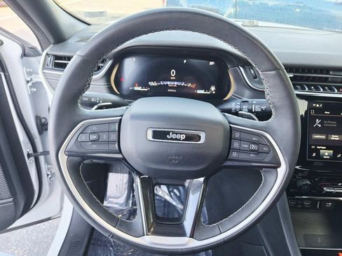 Used 2023 Jeep Grand Cherokee Altitude image 19