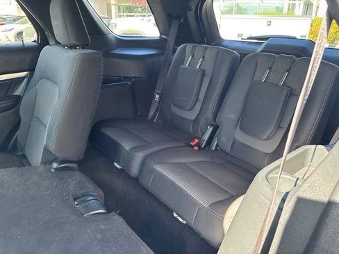 Used 2019 Ford Explorer XLT AWD/4WD image 16