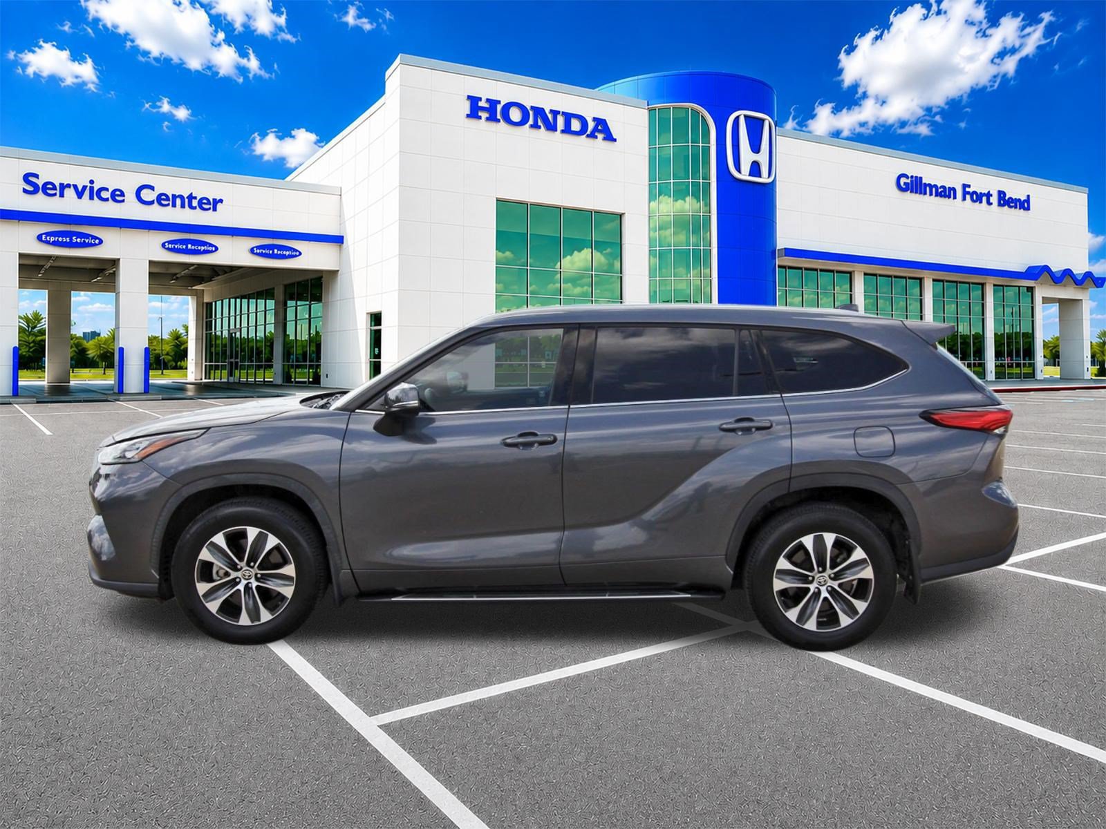 Used 2020 Toyota Highlander XLE AWD/4WD image 4