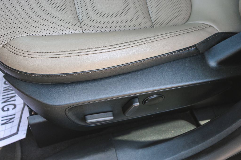 Used 2020 Ford Escape SE Sport FWD image 25