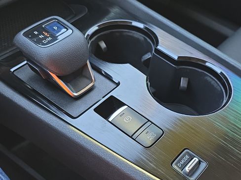 Used 2021 Nissan Rogue SV w/ Premium Package image 19