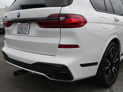 Used 2022 BMW X7 xDrive40i w/ M Sport Package AWD/4WD image 23